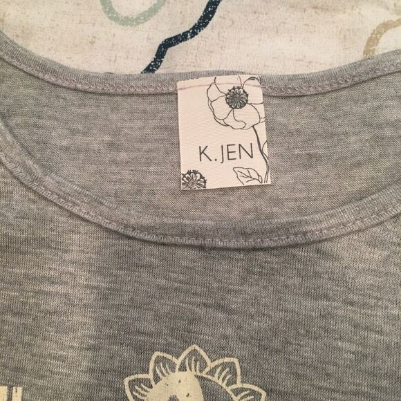 K.Jen Gray Top Size Medium - Picture 7 of 8